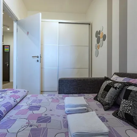 Апартаменти Pleasure Lux1 *