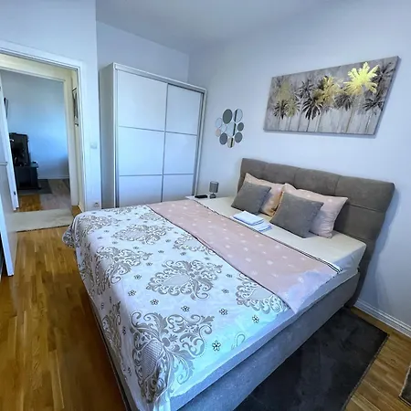 Pleasure Lux1 * Белград