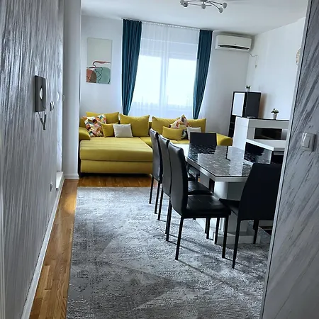 Pleasure Lux1 Апартаменти *