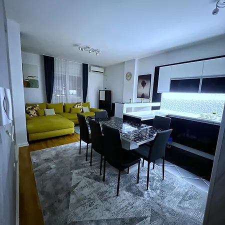 Pleasure Lux1 Апартаменти